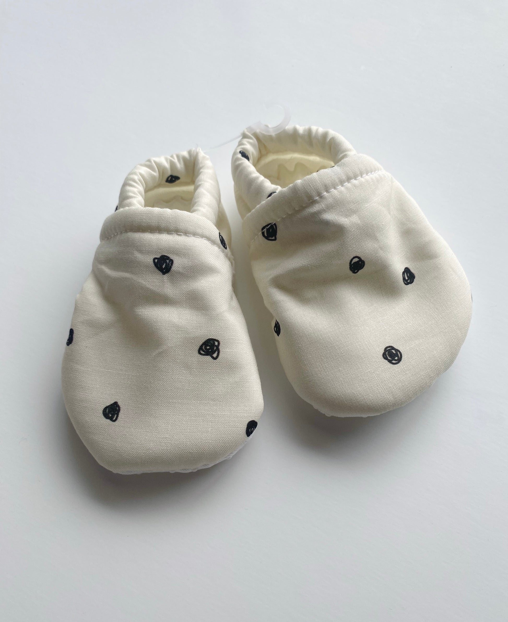 handmade soft baby shoes dots
